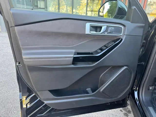 Ford Explorer — Фото автомобиля 9