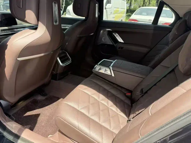 BMW 7 Series — Фото автомобиля 6