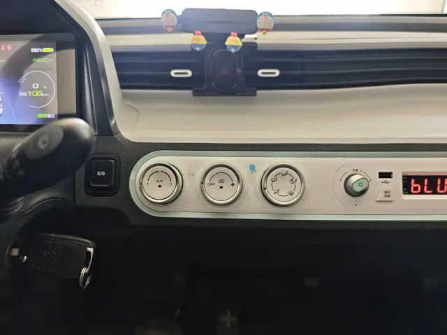 Wuling Hongguang Mini EV — Фото автомобиля 12