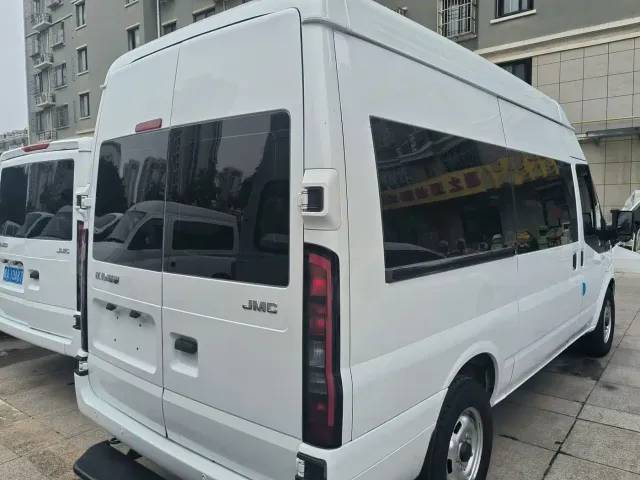 Jiangling JMC Fushun 2022 2.0T Manual Multi-purpose Passenger Vehicle Medium Wheelbase Medium-high Roof 6-7 seater — Фото автомобиля 8