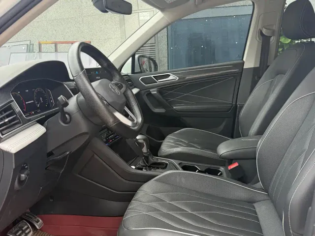 Volkswagen Tiguan L — Фото автомобиля 4