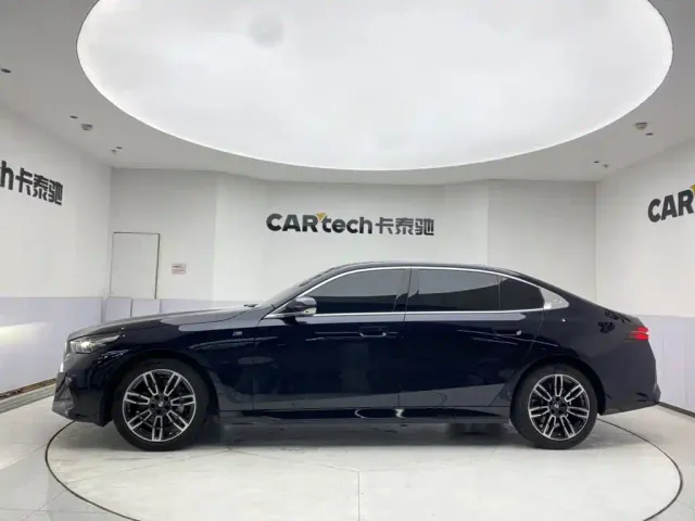 BMW 5 Series — Фото автомобиля 8