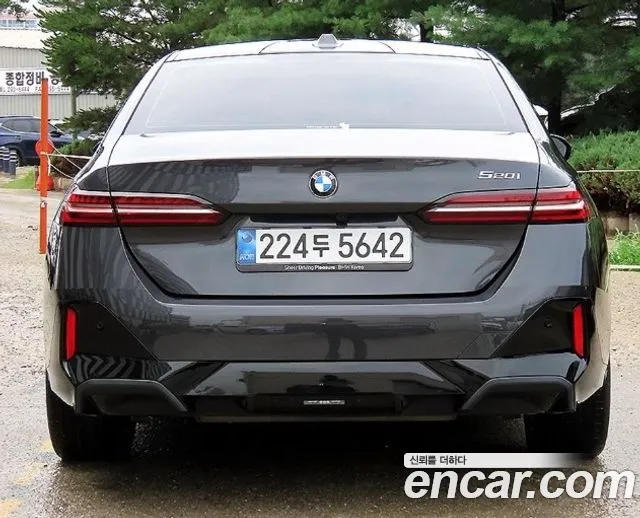 BMW 5-Series — Фото автомобиля 4
