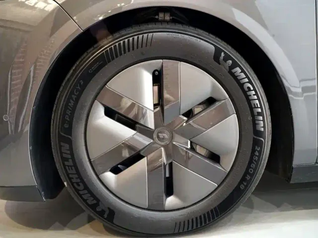 Li Auto MEGA — Фото автомобиля 23