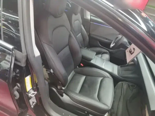 Tesla Model 3 — Фото автомобиля 24