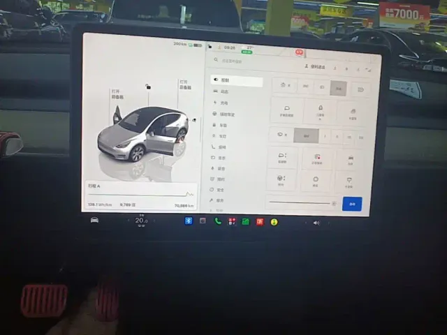 Tesla Model Y — Фото автомобиля 12