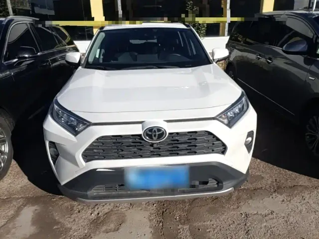 Toyota RAV4 — Фото автомобиля 2