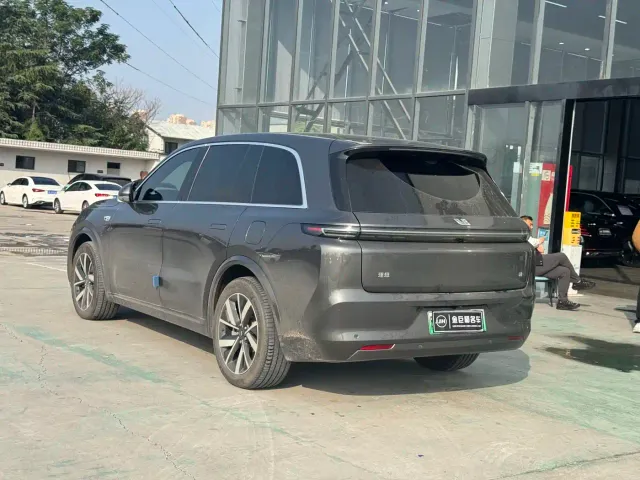 Li Auto L8 — Фото автомобиля 9