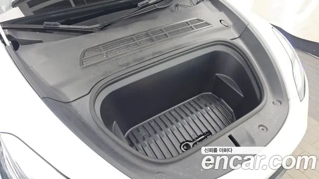 Tesla Model Y — Фото автомобиля 9