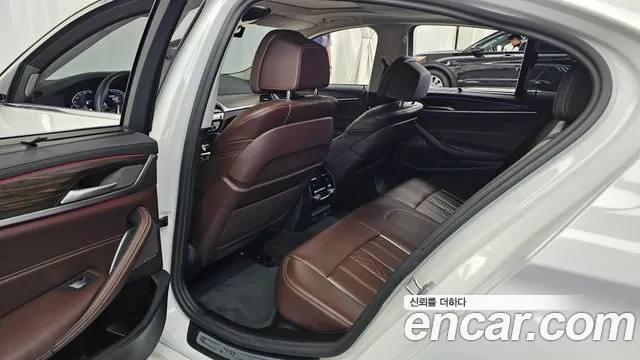 BMW 5-Series — Фото автомобиля 12