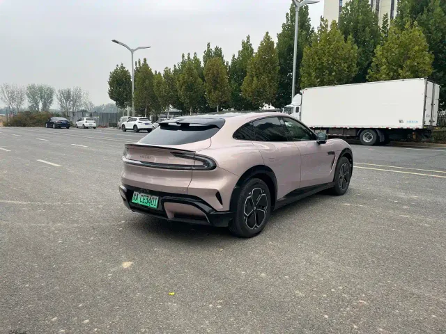 Xiaomi YU7 — Фото автомобиля 10