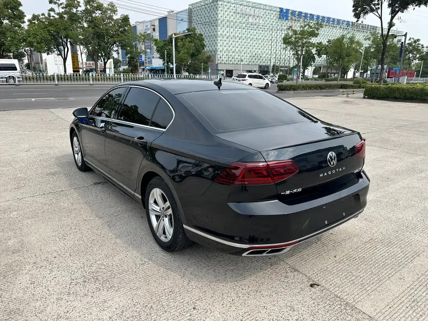 Volkswagen Magotan 2023 Model 2 Million Units Commemorative Edition 280TSI DSG Leading Version — Фото автомобиля 3