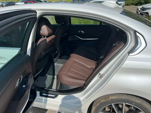 BMW BMW 3 Series 2023 320Li M Sport Package — Фото автомобиля 10