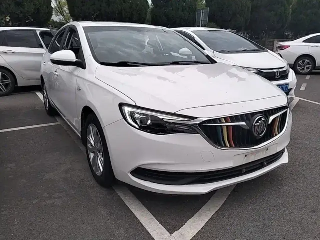 Buick Excelle — Фото автомобиля 3
