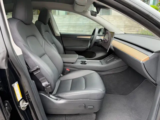 Tesla Model Y — Фото автомобиля 12