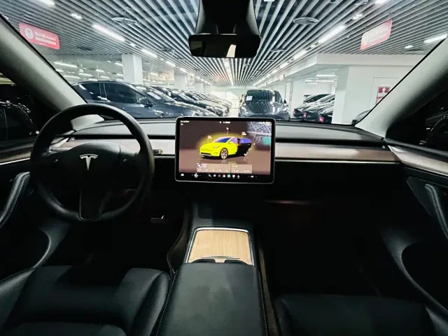 Tesla Model Y — Фото автомобиля 5