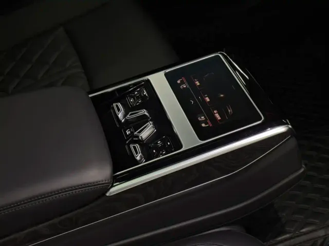 Audi A8 — Фото автомобиля 16