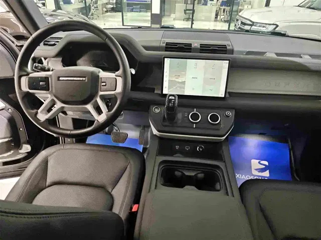 Land Rover Defender — Фото автомобиля 15