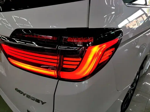 Honda Odyssey — Фото автомобиля 7
