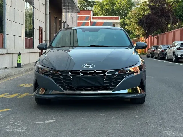 Hyundai Elantra — Фото автомобиля 3