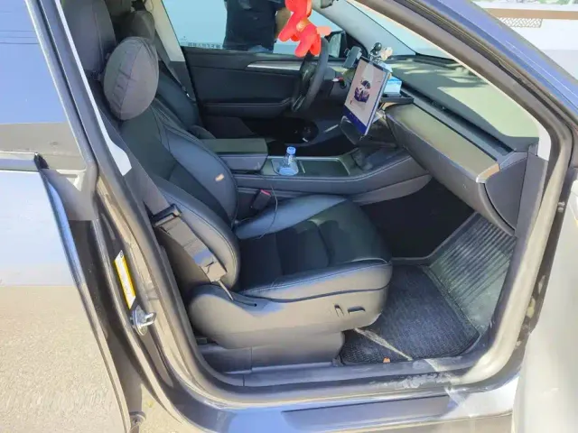 Tesla Model Y — Фото автомобиля 8