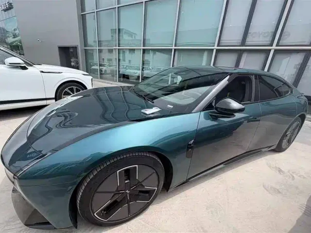 Xpeng P7 — Фото автомобиля 4