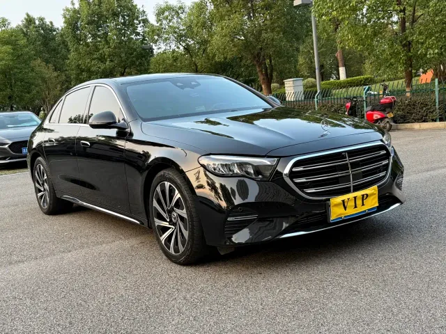 Mercedes-Benz E-Class — Фото автомобиля 3