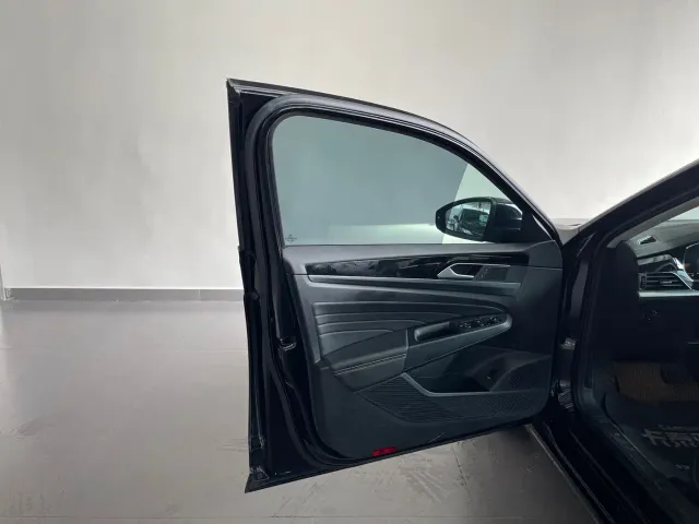 Volkswagen Passat — Фото автомобиля 13