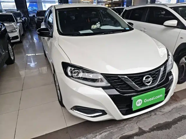 Nissan Tiida — Фото автомобиля 3