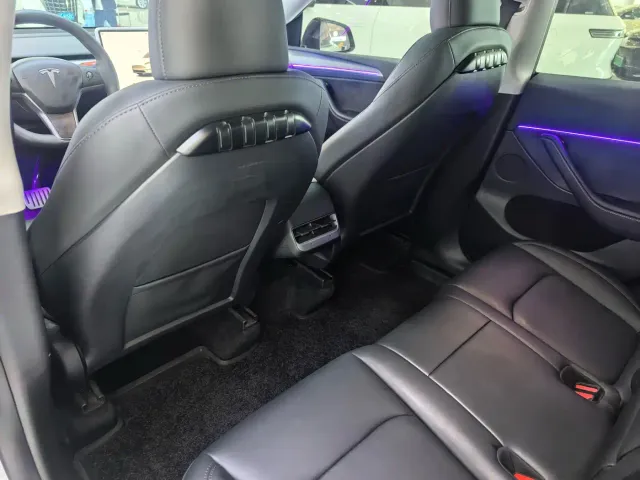 Tesla Model Y — Фото автомобиля 9