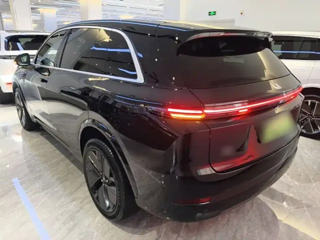 Li Auto L7 — Фото автомобиля 4