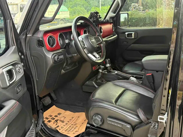 Jeep Wrangler — Фото автомобиля 9