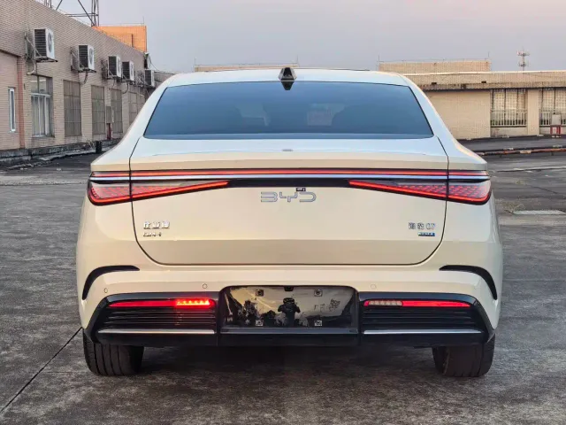 BYD Seal 07 DM-i — Фото автомобиля 4