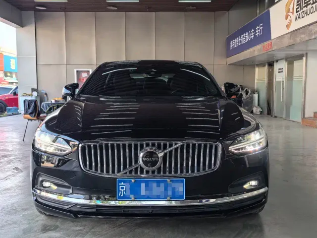 Volvo S90 — Фото автомобиля 2