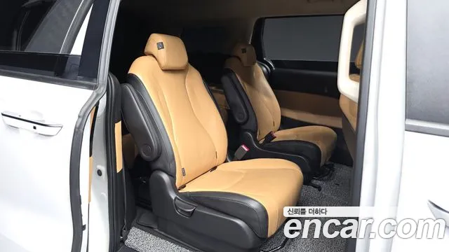Kia Carnival Generation 4 — Фото автомобиля 12