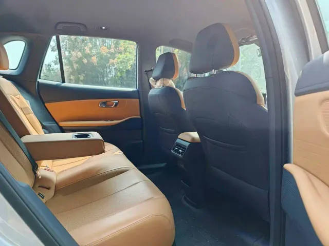 Geely Galaxy Starship 7 EM-i — Фото автомобиля 10