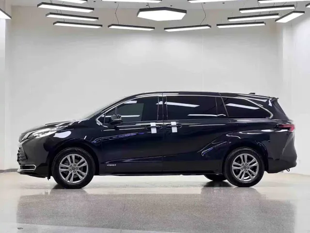 Toyota Sienna — Фото автомобиля 8