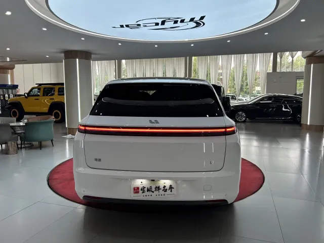 Li Auto L7 — Фото автомобиля 5