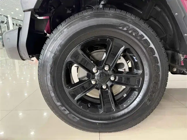 Jeep Wrangler — Фото автомобиля 12