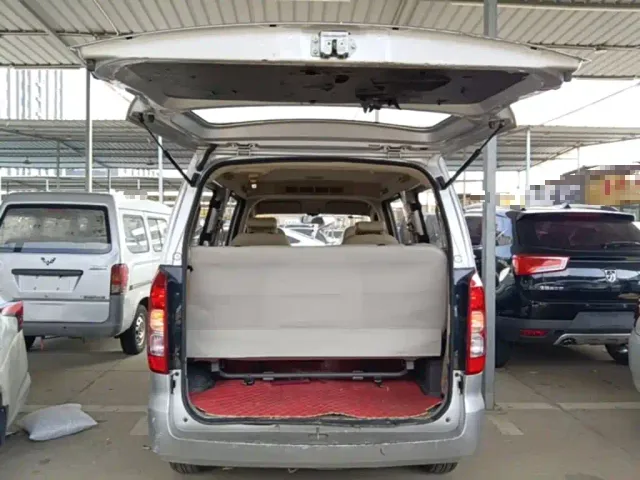Wuling Hongguang V — Фото автомобиля 18