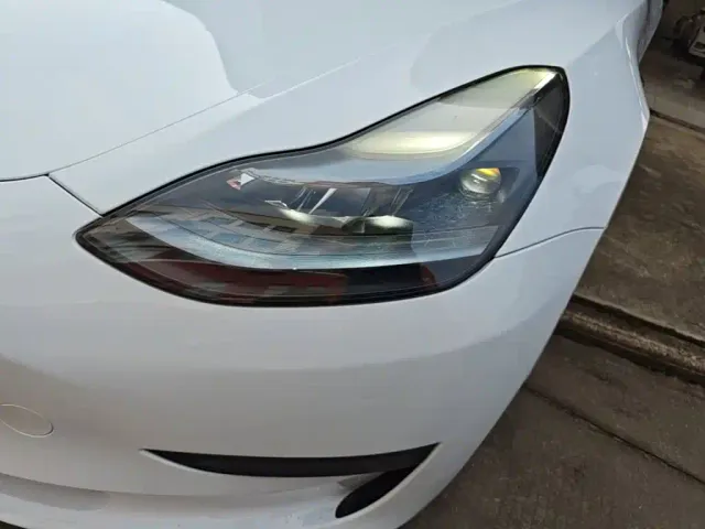 Tesla Model 3 — Фото автомобиля 23