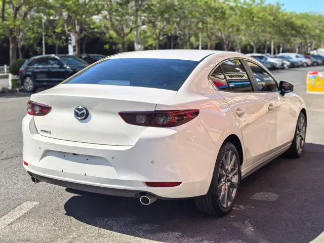 Mazda Axela — Фото автомобиля 8