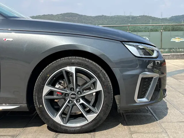 Audi A4L — Фото автомобиля 29