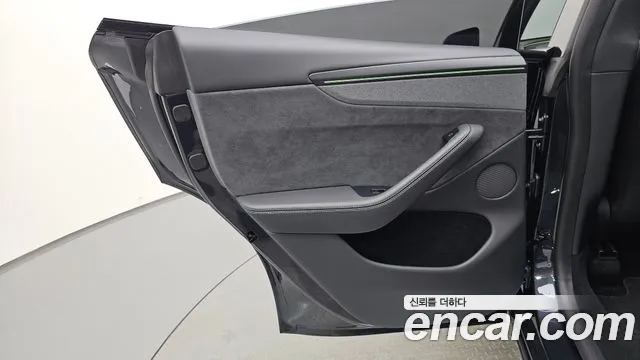Tesla Model Y — Фото автомобиля 14