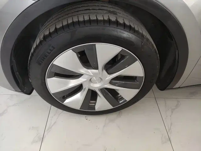 Tesla Model Y — Фото автомобиля 22