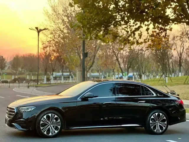 Mercedes-Benz E-Class — Фото автомобиля 2