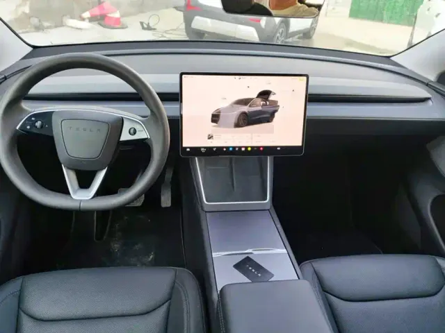 Tesla Model Y — Фото автомобиля 12