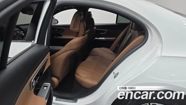 Mercedes-Benz E-Class — Фото автомобиля 11
