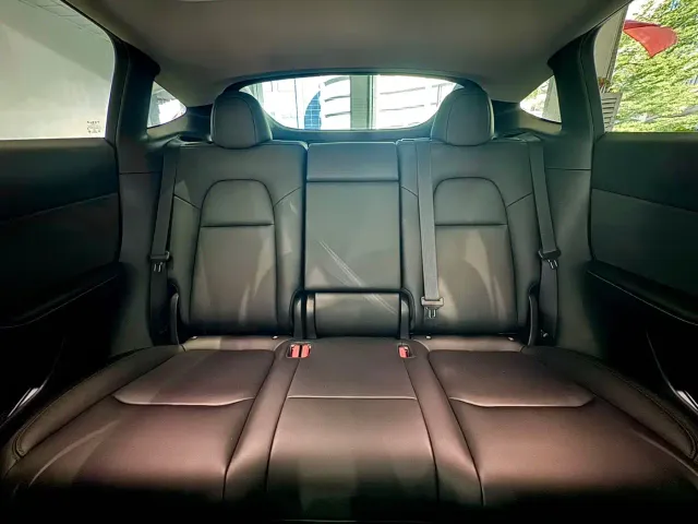 Tesla Model Y — Фото автомобиля 9