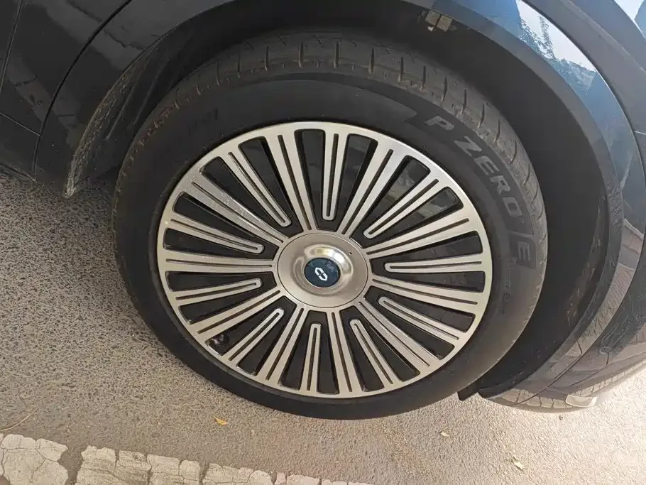 AITO Wenjie AITO M8 2025 Extended Range Ultra 53.4kWh 6-Seater — Фото автомобиля 6